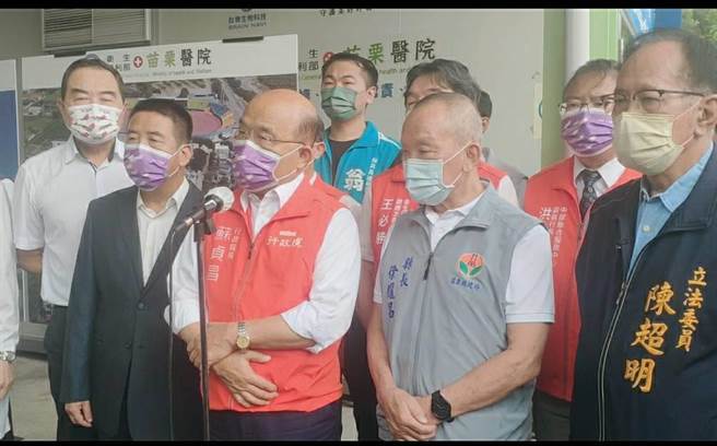行政院长苏贞昌23日前往苗栗医院视察。（李京升摄）