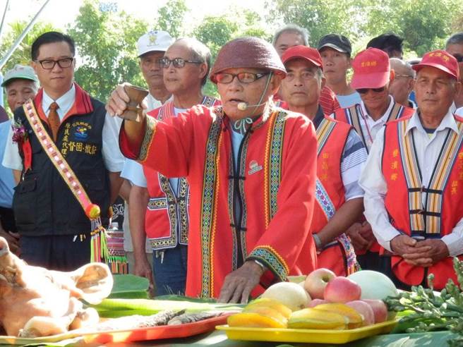 花莲县丰滨乡公所27日将在现为丰滨乡静浦国小校区，举办「阿美族Cepo＇战役」145周年追思致敬活动，和族人后代们一同缅怀壮烈牺牲的英勇烈士；图为2015年办理137年阿美族Cepo＇战役纪念活动。（丰滨乡公所提供／罗亦晽花莲传真）
