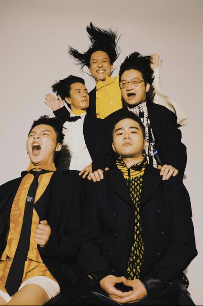 乐团落日飞车将于11月底在台北流行音乐中心开唱，预告将融入不同的台北城市风景，团员们为了演唱会，也已开始上课，增强体力。
（图/ 中央社）