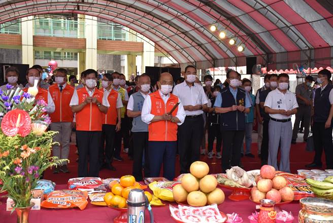 行政院长苏贞昌23日上午赴苗栗县头份市头份国中主持新校舍动工典礼。（谢明俊摄）