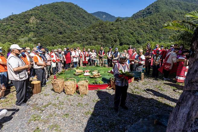 泰雅族岁时祭仪，23日在仁爱乡泰雅圣石前登场。（仁爱乡公所提供／廖志晃南投传真）