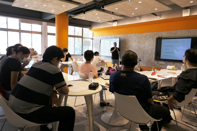 初MAN负责人洪祥豪目前已经是两家店的老板，他表示善用学校老师的资源对于创业十分有帮助。(照片/吾限熊报社黄宇庆摄)