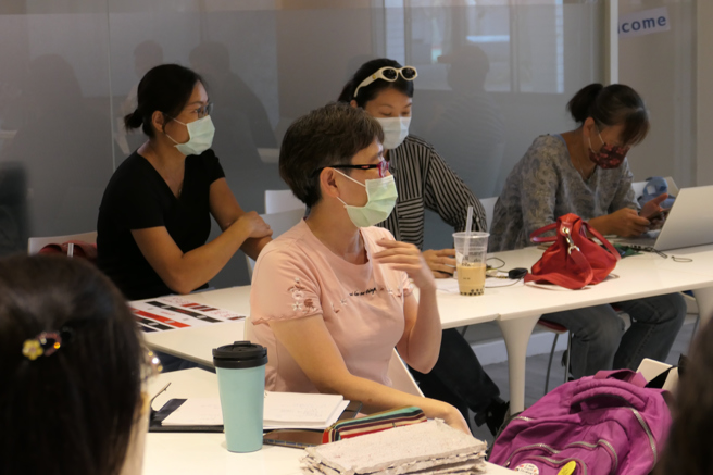 学员们对于三位青年创业的老板都有许多想请教的问题，希望借镜成功者的经歷找到自己创业的道路。(照片/吾限熊报社黄宇庆摄)