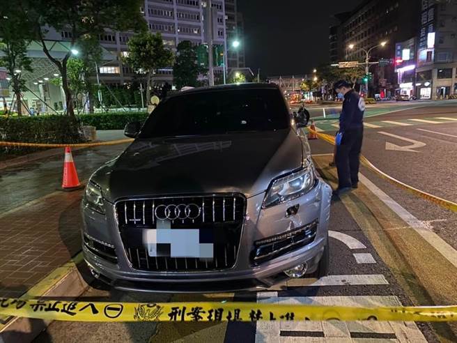 新北市新庄警分局潘姓员警去年4月执行临检时，被小客车衝撞，紧急开2枪，却意外射中副驾驶座的林女，遭林女家属提告业务过失致死罪，新北地检署今侦结，谕知潘员不起诉处分。（蔡雯如翻摄）