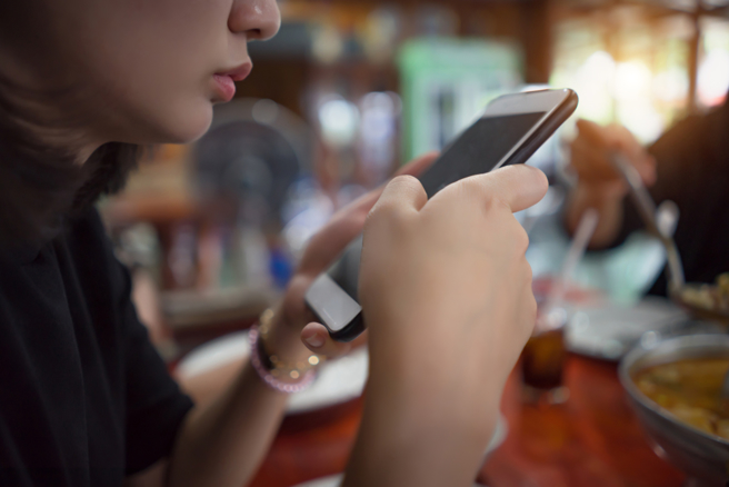 生肖屬鼠、蛇、雞者報復心超強，愛記仇還喜歡翻舊帳。（示意圖／Shutterstock）