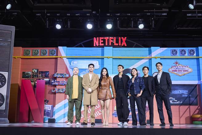 《极速首尔》23日举办记者会，左起导演文铉盛、邕圣佑、朴柱炫、刘亚仁、文素利、李奎炯、高庚杓。（Netflix提供）