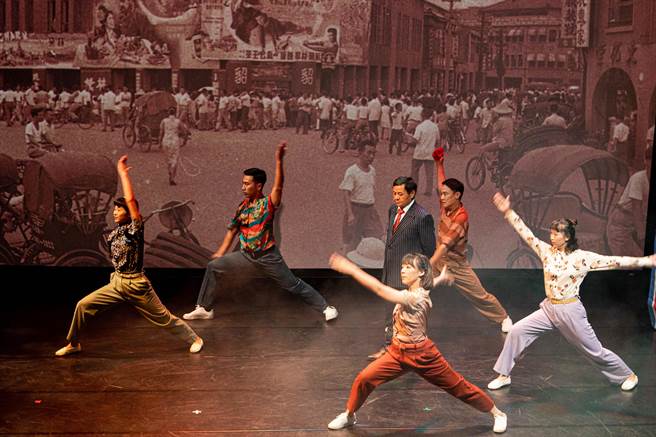 国家两厅院艺术出走迈入第八年，今年和阮剧团合作歌舞戏《我是天王星》，10月1日自嘉义民雄开演，共巡迴全台7县市。（国家两厅院提供）