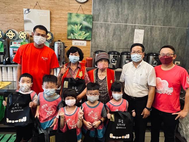 大人小孩都玩得開心。（華山基金會提供／李京昇苗栗傳真）