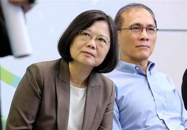 总统蔡英文(左)上台后，第一件事情就是让前行政院长林全(右)将太阳花全数撤告。（中时资料照）