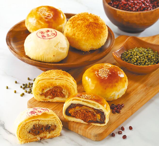 麥仕佳「土豪金月餅」真材實料，內餡飽滿，用料誠意十足。圖／麥仕佳提供