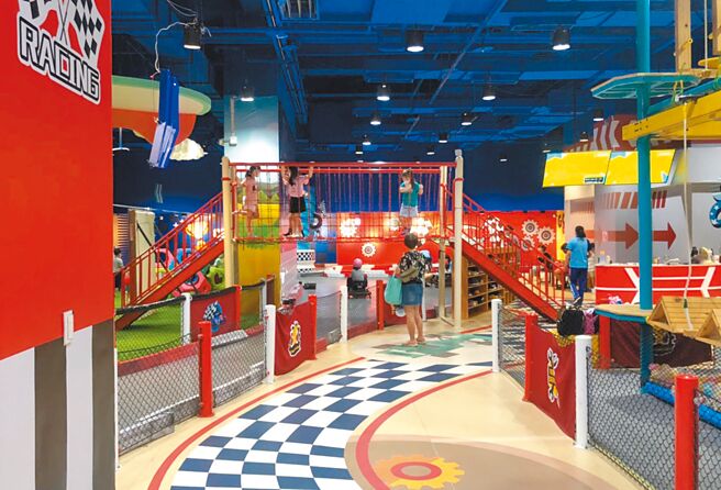 中阳集团所属的异想新乐园，免费招待儿发中心发展迟缓儿童、基金会弱势家庭儿童与德水园身心障碍园生游玩。图／业者提供