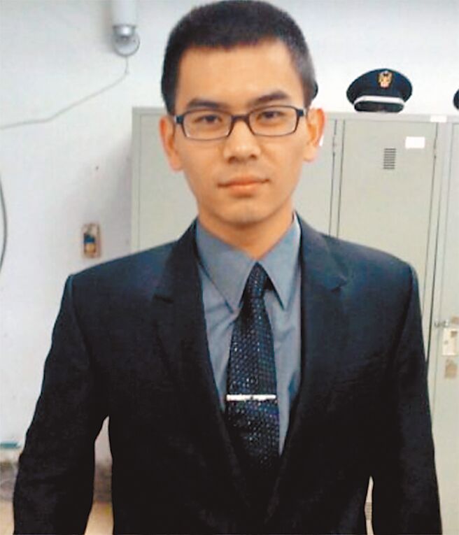 台南市警第二分局民权派出所警员凃明诚、曹瑞杰（见图）22日上午获报机车窃盗案，2人驾巡逻车前往寻车，却被发现遭利刃割喉，已无生命迹象。（摘自曹瑞杰脸书）