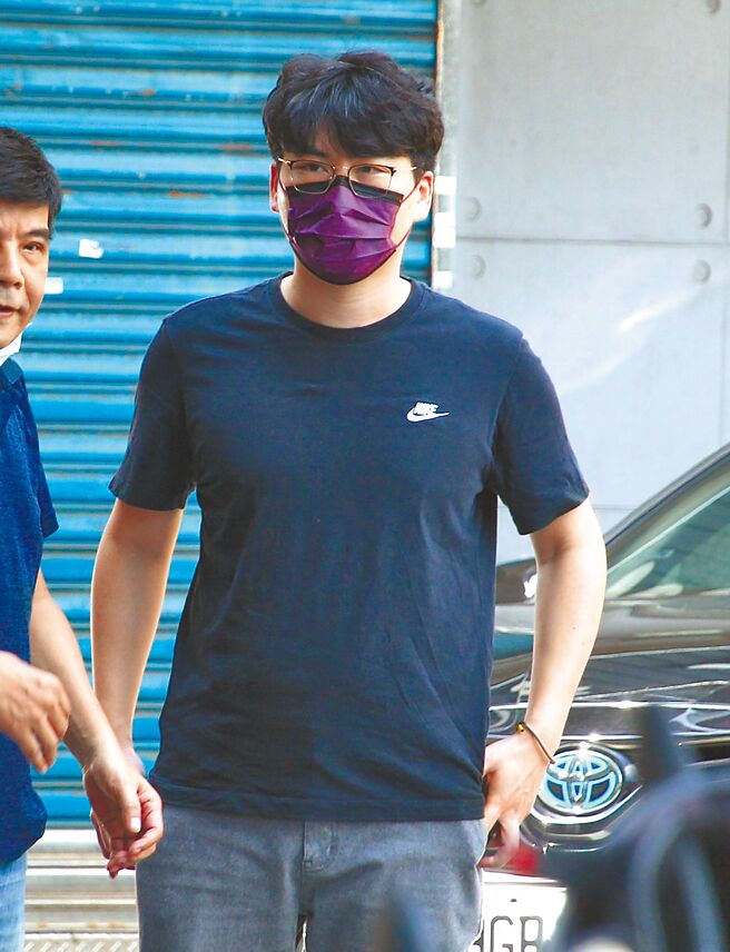 余苑绮老公陈鉴一脸悲伤。（陈俊吉摄）