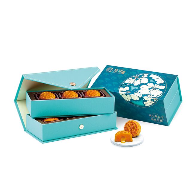 SOGO復兴馆独家香港皇玥流心猫山王榴槤月饼6入，1198元。（SOGO提供）