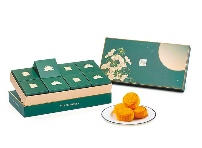 Breeze Super半岛精品店迷你名茶奶黄月饼8入，推荐价1788元。（Breeze Super提供）