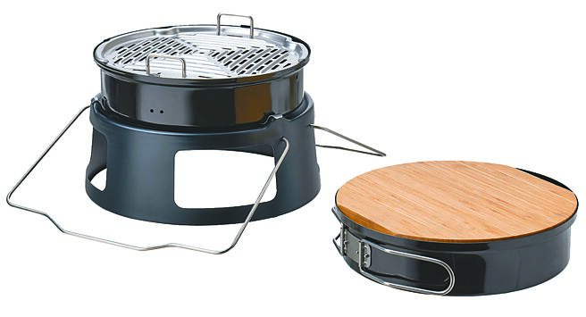 IKEA的KASEBERGA携带式木炭烤肉炉细心设计，能更快速烹调食物，1499元。（IKEA提供）