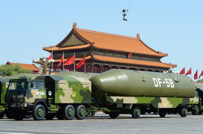 解放军东风-5B洲际弹道飞弹的檔案照。（中新社）