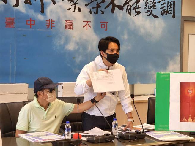 台中市议员罗廷玮（又）今天陪同网路投资诈骗受害者张先生开记者会。（罗廷玮办公室提供／张亦惠台中传真）