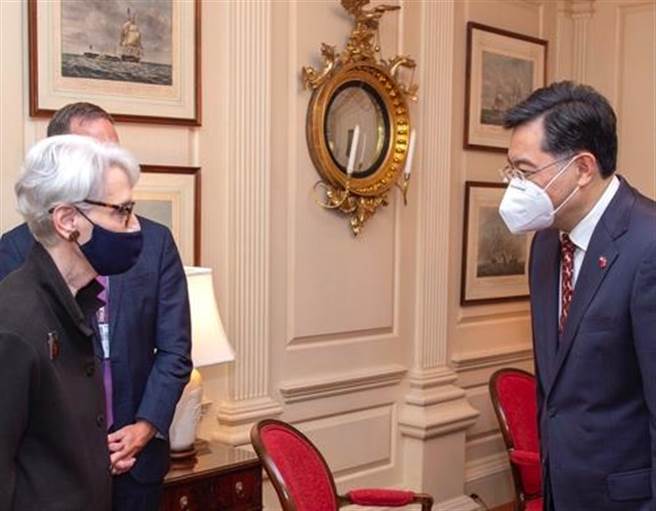 美國國務院常務副國務卿雪蔓會見中國駐美大使秦剛。（資料照片，中國駐美大使館）