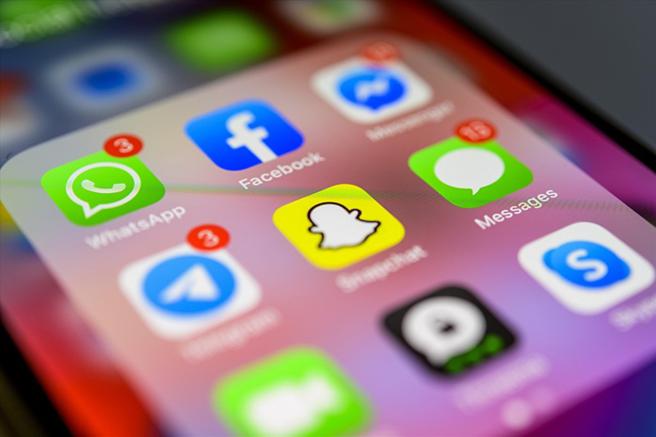 滑社群平台已成为现代人生活重心之一。（示意图／达志影像）