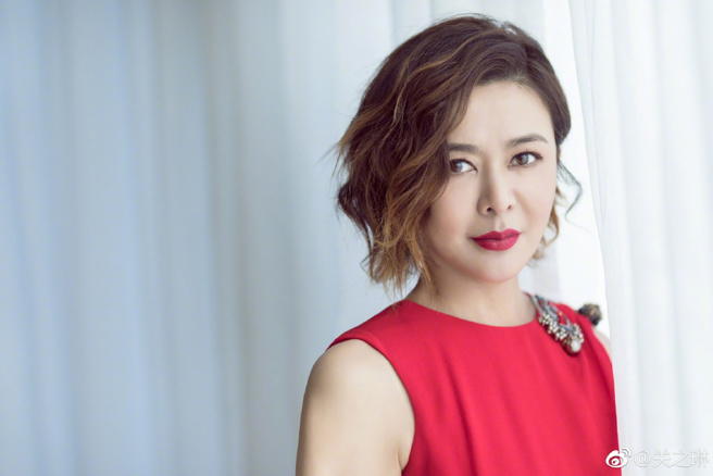 55歲關之琳依舊保持得很好。(圖/關之琳微博)