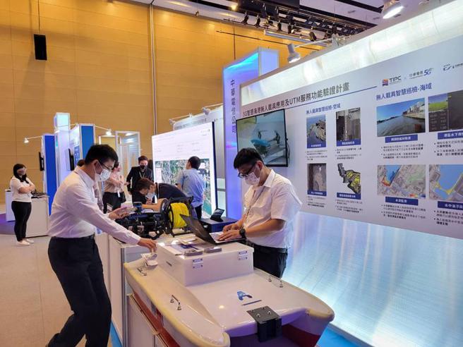 （2022智慧港湾全球论坛除了专题演讲，也有智慧港口愿景和5G AIoT应用等展览。图／顏瑞田）