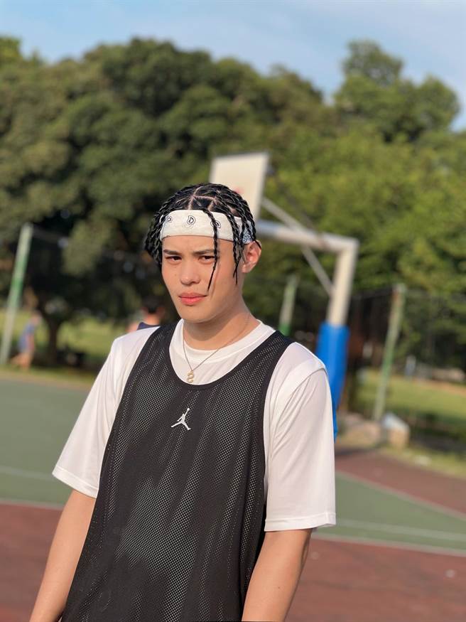 聖結石沉寂5年再度推出個人全創作專輯。（星恆娛樂提供）