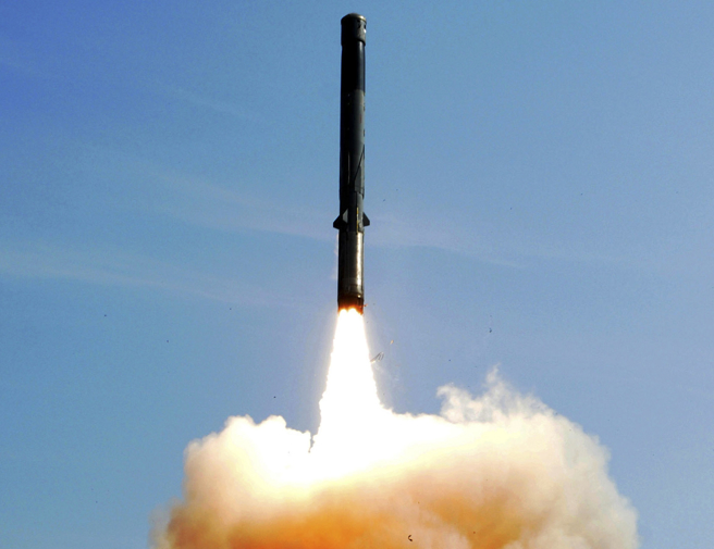 印度试射「布拉莫斯」（BrahMos）超音速巡弋飞弹的檔案照。（美联社）