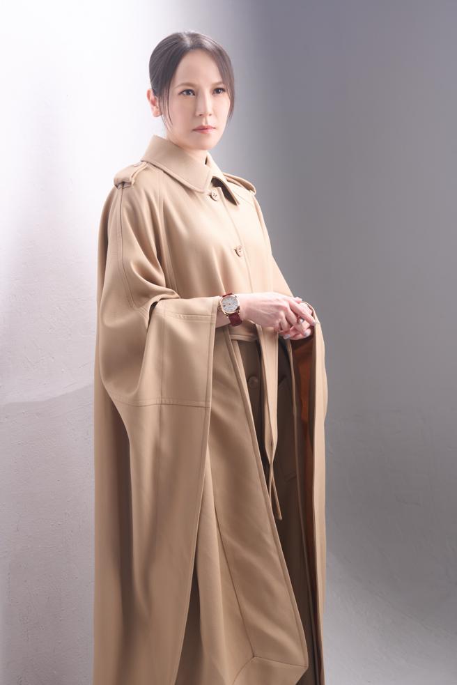 金曲歌后楊乃文的「繆斯MUSE」演唱會將在10月底登場，佩戴沛納海（Panerai）Luminor Due珍珠母貝紅金腕表（53萬元）優雅時尚，展現歌壇女爵風采，令人期待。（JOJ PHOTO攝，服裝提供／CHLOE）