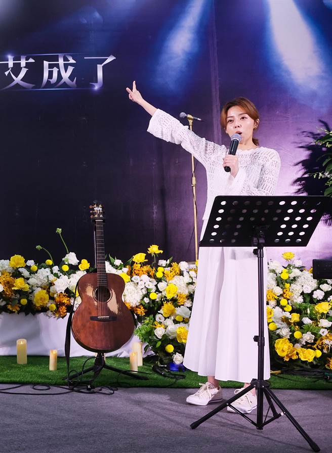 王瞳坚强在上台致词。（罗永铭摄）