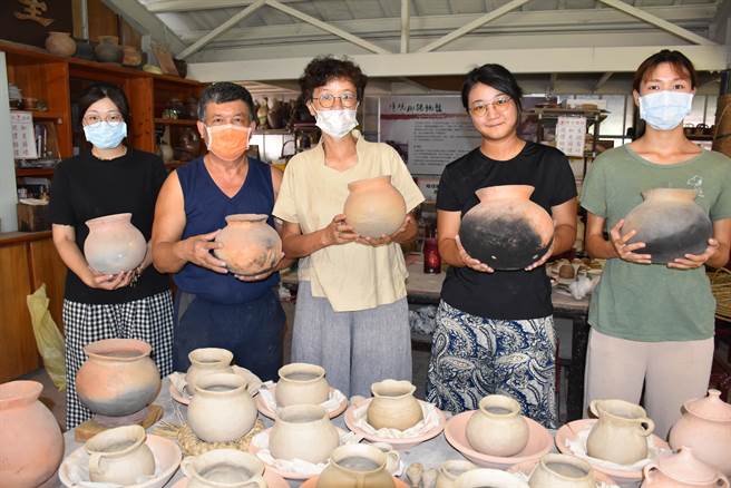 竹南蛇窑将在27日復刻烧制山佳陶。（谢明俊摄）