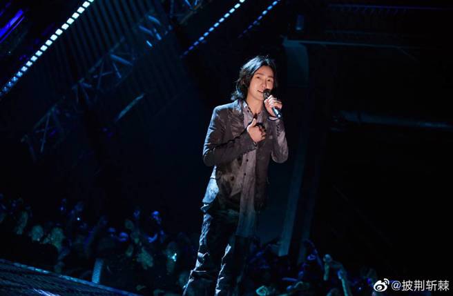 黃義達演唱《那女孩對我說》，全場陷入回憶殺。（圖／取材自披荊斬棘微博）