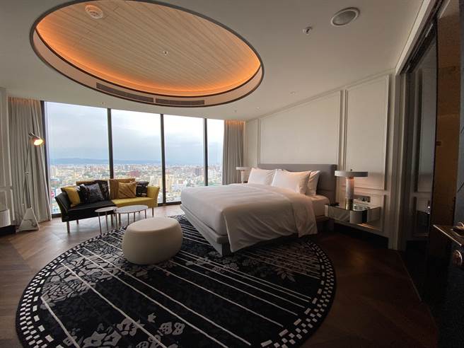 台中传奇大楼华丽变身 李方艾美酒店29日喜迎宾。(业者提供)