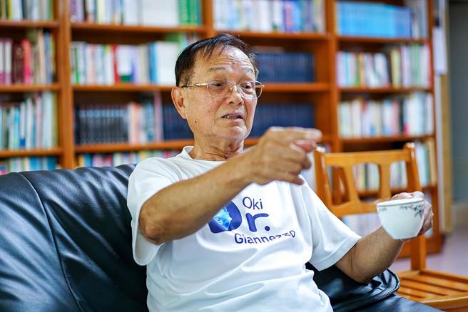 陳定南基金會董事長林光義引述陳定南的名言，指宜蘭縣長林姿妙選擇討人喜歡，而非受人尊敬。（李忠一攝）