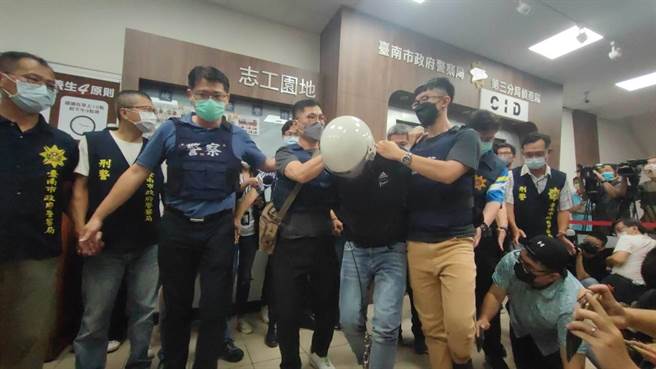 台南殺警凶嫌林信吾逃亡17小時後，最終在新竹被警方逮捕歸案。（讀者提供／張毓翎台南傳真）