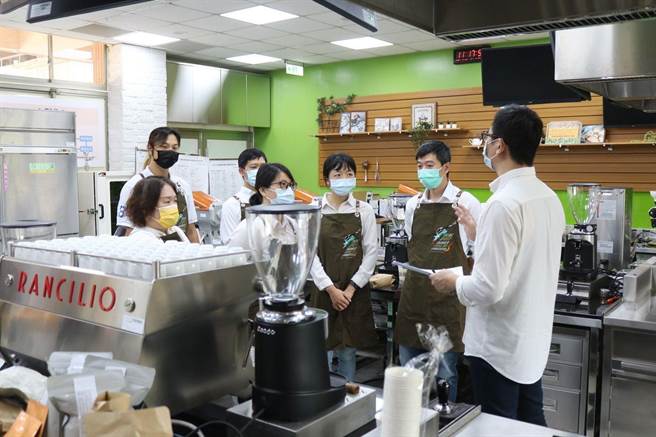 第3届ITCE2022国际茶咖啡品鑑大会，于8月24、25日，9月1、2日举行品鑑，来自各国计212件作品参赛。（读者提供／张妍溱台中传真）