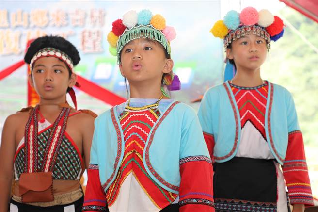 嘉义县阿里山乡偏乡来吉村今双喜临门，居民欢庆部落文化健康站乔迁。（嘉义县政府提供∕吕妍庭嘉义传真）