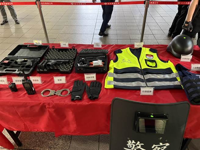 台北捷运公司24日举行「旅客安全2.0 警捷携力 安全给力」记者会。（黄婉婷摄）