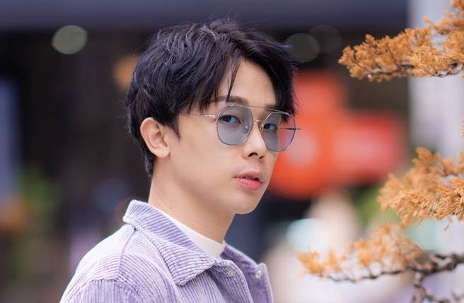 酷炫是近年来的人气YouTuber。（图／酷炫facebook）