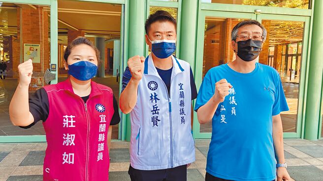宜兰县长林姿妙涉贪瀆遭起诉，国民党宜兰县议员杨弘旻（右）、庄淑如（左）、林岳贤（中）及黄琤婷23日指出，蔡英文总统18日至宜兰为党籍县参选人江聪渊站台后，林姿妙即遭起诉，质疑根本就是政治迫害。（吴佩蓉摄）
