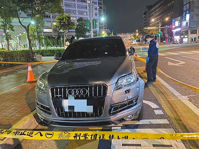 新北市新庄警分局潘姓员警去年4月执行临检时，被小客车衝撞，紧急开2枪，却意外射死副驾驶座的林女，遭林女家属提告，新北地检署昨日谕知潘员不起诉。（新庄警分局提供／蔡雯如新北传真）