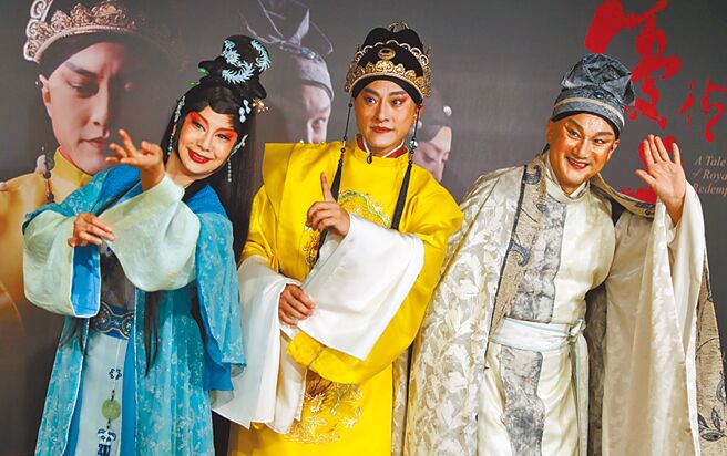 國光劇團全新年度大戲，以迷戀戲曲的「亡國之君」李存勖為主題，探討虛與實、真與假、舞台與現實人生，推出新作《優伶天子》，交織出史實與虛構交錯相映的好戲。（季志翔攝）