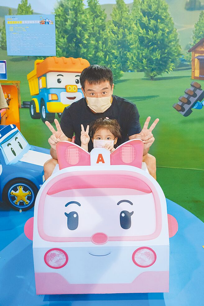 林佑星昨带女儿参观《救援小英雄波力互动特展台北站》。（宽宏艺术提供）