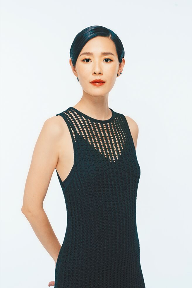 安溥新歌〈这世界如此美好〉充满90年代末期的復古时尚。（联成娱乐提供）