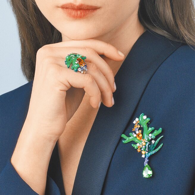 以海底藏宝箱为主题打造的Chasse aux Tresors海底寻宝系列珠宝，贵气十足。（CHAUMET提供）