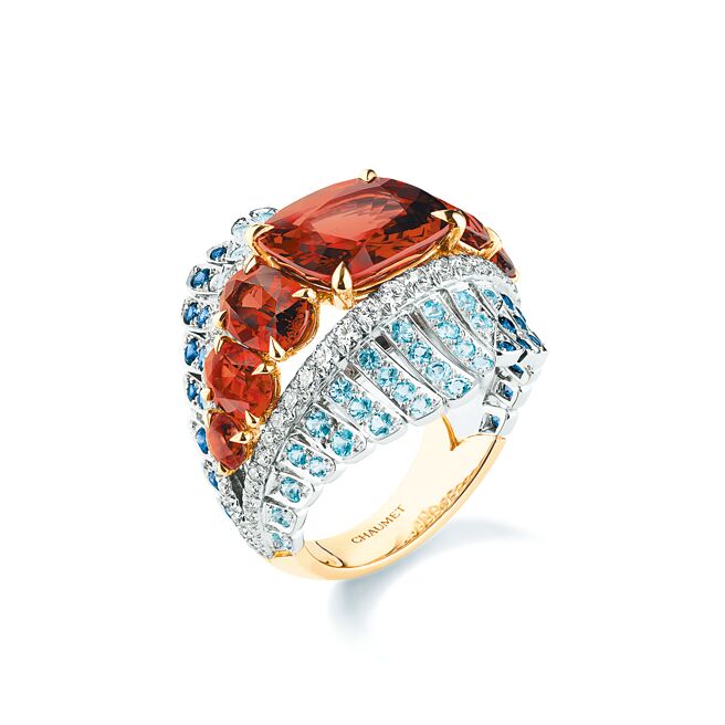 Escales泊案停歇系列戒指，主石是橘色尖晶石，风格华丽唯美。（CHAUMET提供）