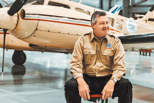 获得诺贝尔和平奖提名的「希望之翼」慈善团体，半世纪以来载运医疗资源前往非洲偏远和弱势社区。（ORIS提供）