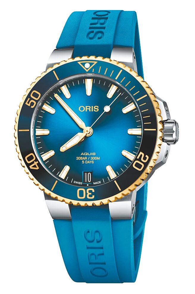 ORIS Aquis Cal.400日期表，色彩鲜艳的表盘与表带十分时尚，12万元。（ORIS提供）