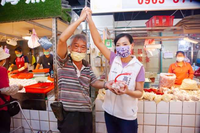 民眾黨立委、新竹市長參選人高虹安（右）。（圖／取自高虹安臉書）