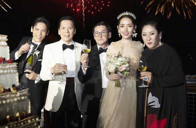 郭碧婷3年前跟爸爸、向华强、向太到义大利跟向佐办世纪婚礼。（图／翻摄自向太Tiffany陈岚微博）